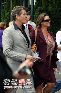 波霸影院人妻,人妻的激情演绎