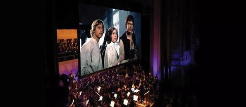 春节意影院,影院里的欢乐时光